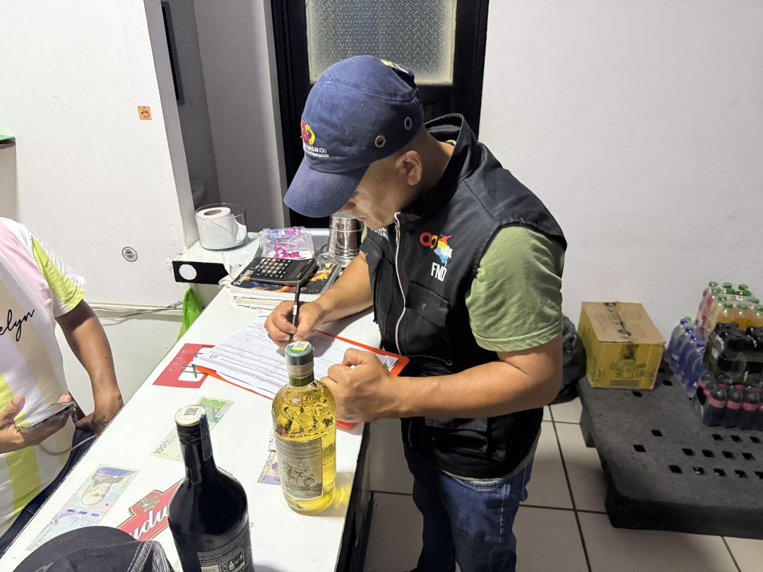 Operativo nocturno anticontrabando en Puerto Asís deja aprehensiones de licor ilegal