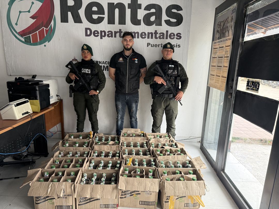Incautación de licor de contrabando en el río Putumayo